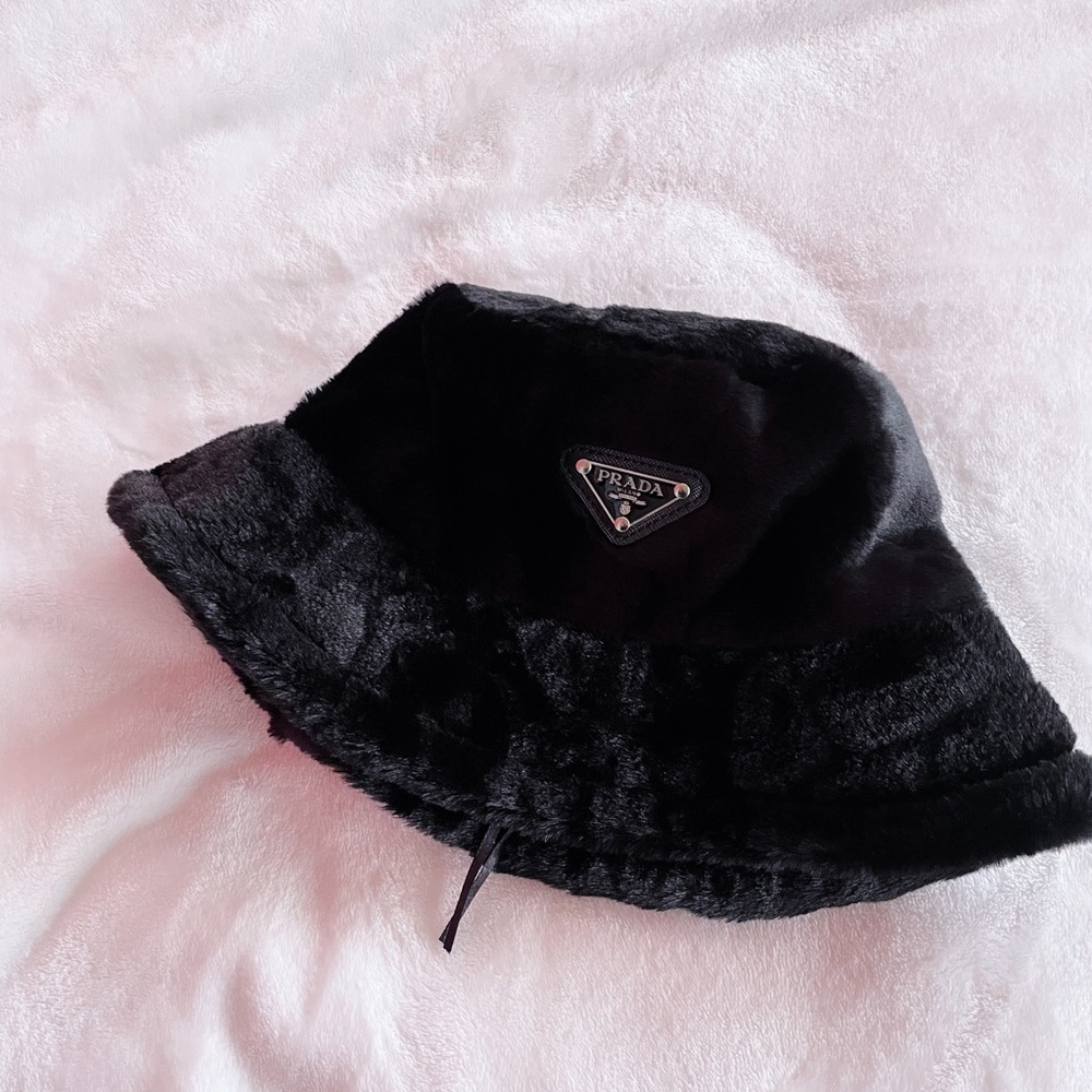 Shearling Bucket Hat Black